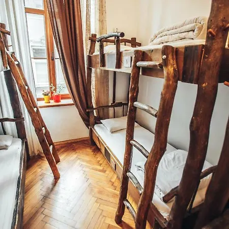 Ghostel - Medieval Хостел *