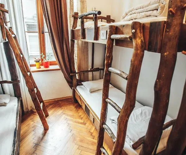 Ghostel - Medieval Hostel *