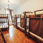 Ghostel - Medieval Hostel *